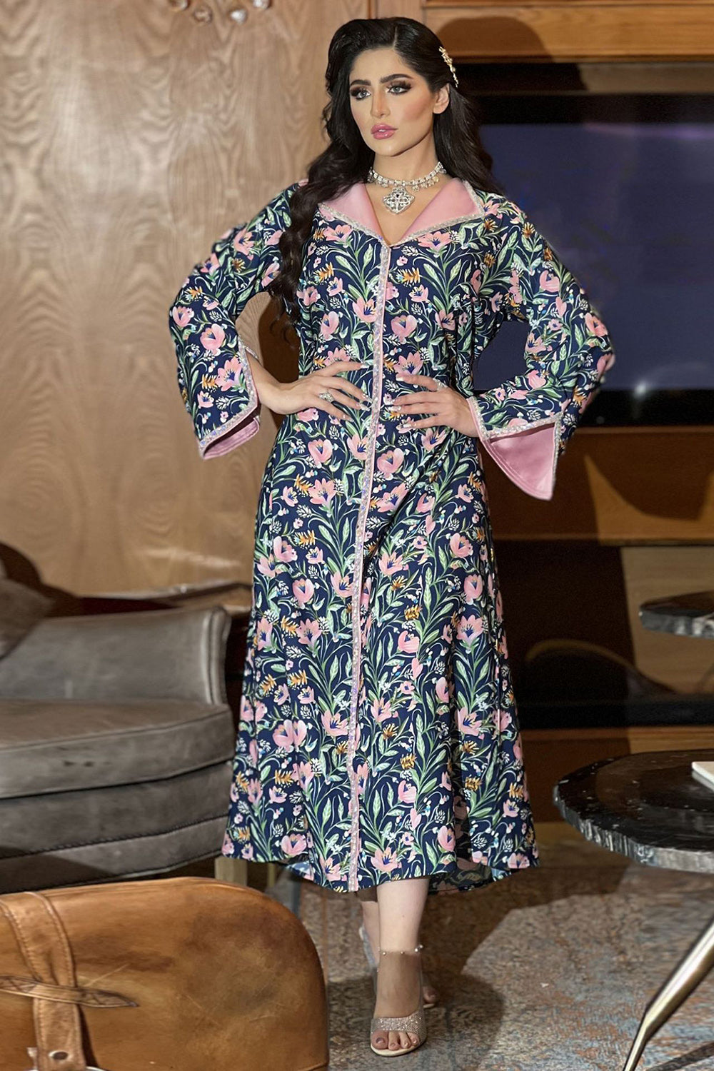 Robe arabe du Moyen-Orient imprimée florale