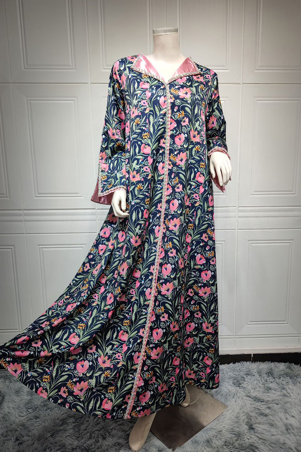 Robe arabe du Moyen-Orient imprimée florale