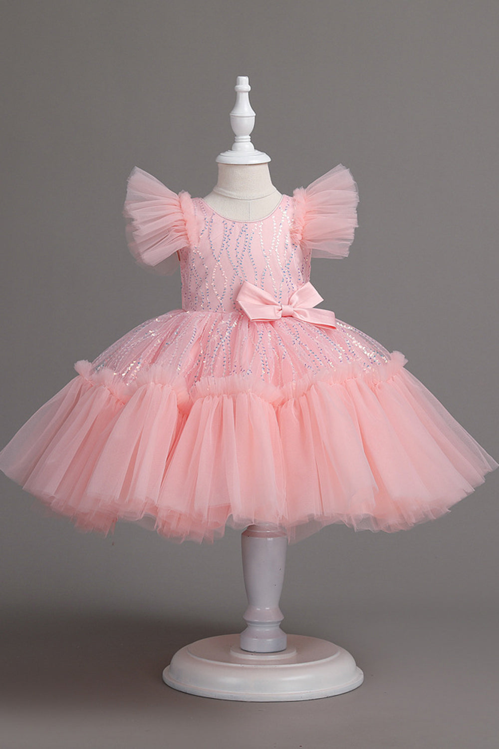 Une ligne Jewel Col Robe Red Girl avec nœud papillon