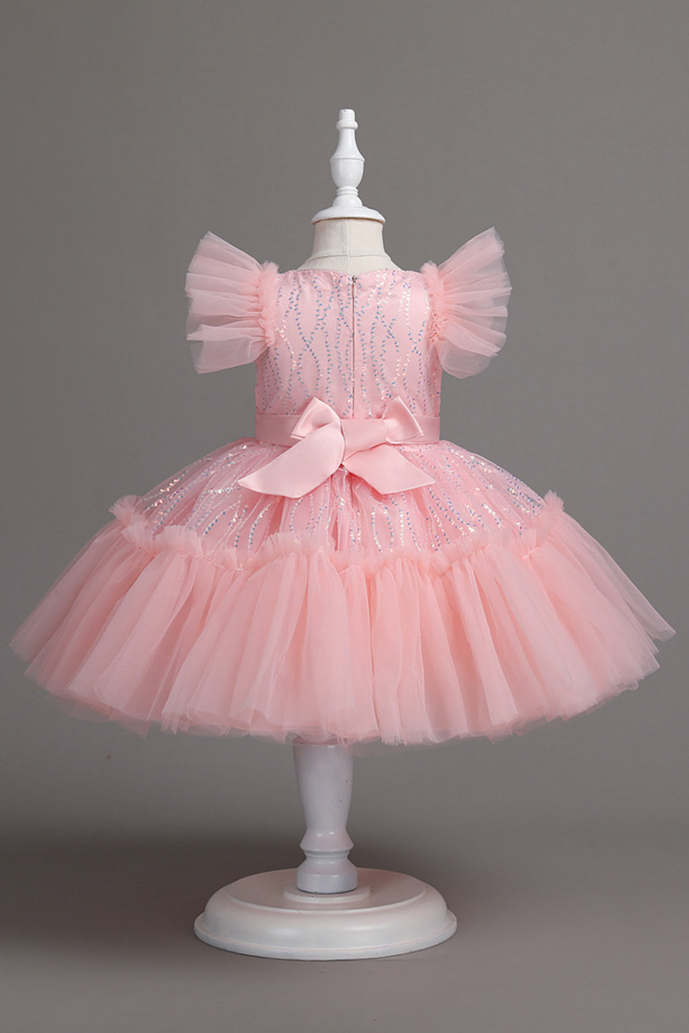 Une ligne Jewel Col Robe Red Girl avec nœud papillon