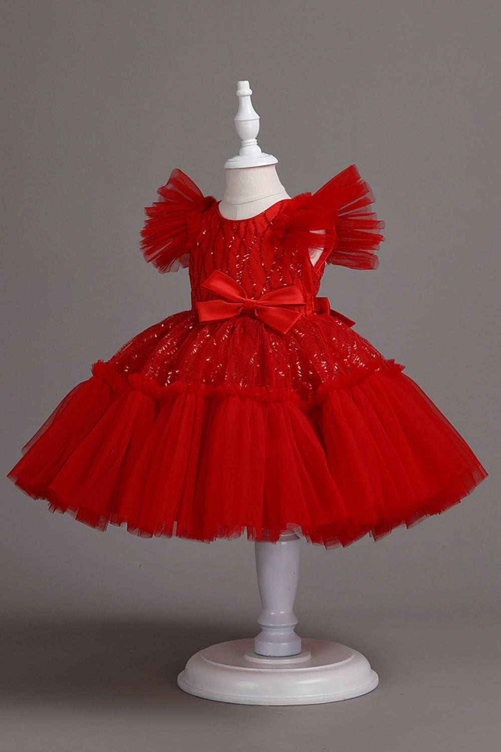 Une ligne Jewel Col Robe Red Girl avec nœud papillon