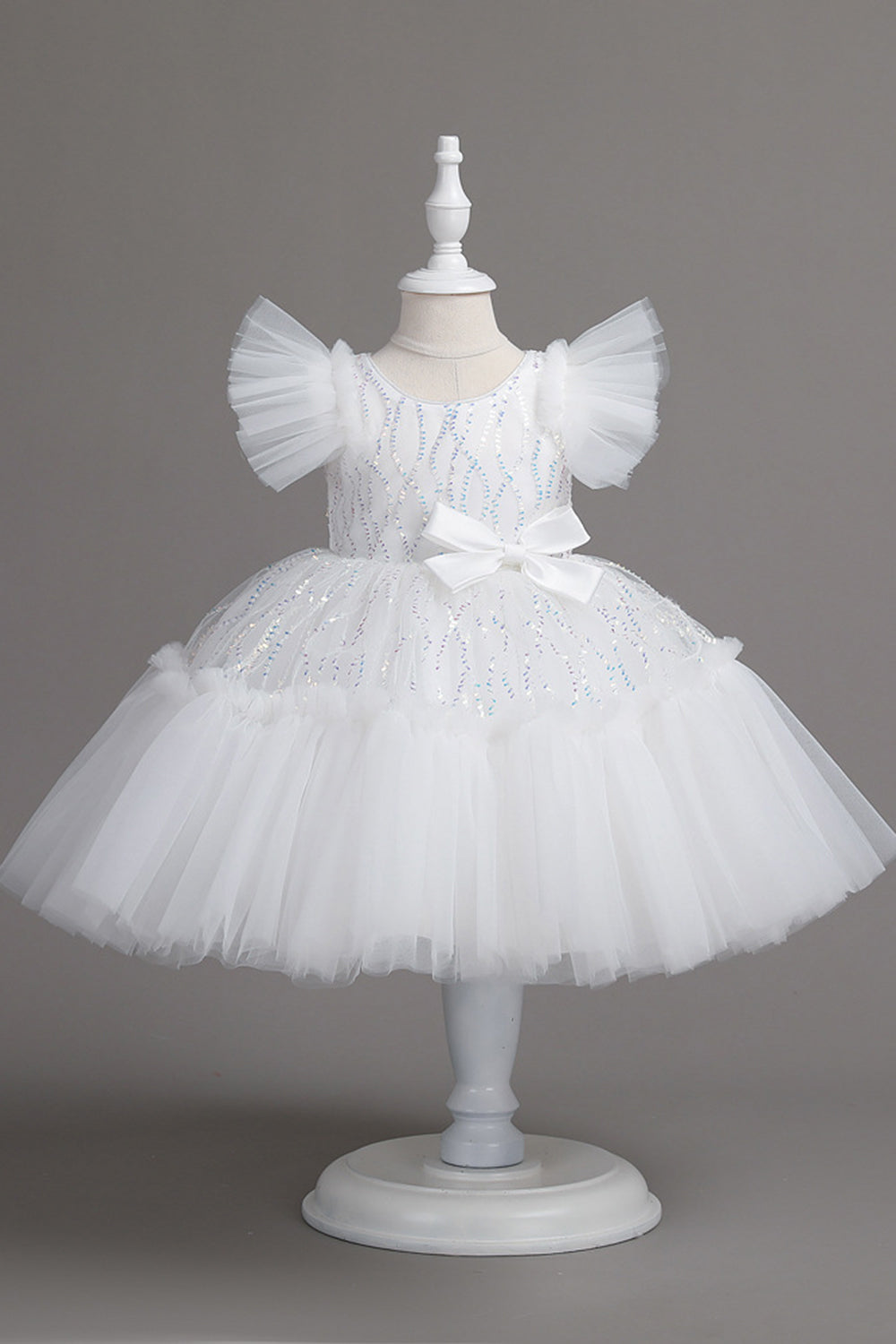 Une ligne Jewel Col Robe Red Girl avec nœud papillon