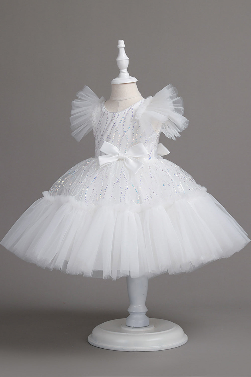 Une ligne Jewel Col Robe Red Girl avec nœud papillon