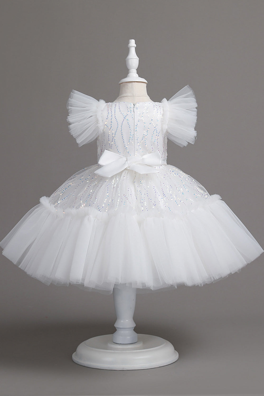 Une ligne Jewel Col Robe Red Girl avec nœud papillon