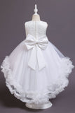 Fille de fleur blanche haute basse Robe avec nœud papillon