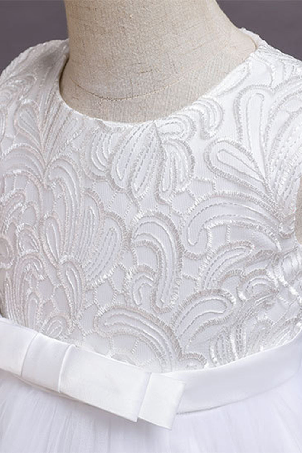Fille de fleur blanche haute basse Robe avec nœud papillon