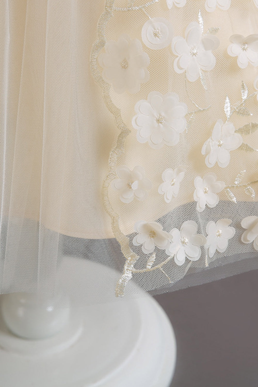 Champagne A Line Tulle Robe de soirée fleurie sans manches avec nœud