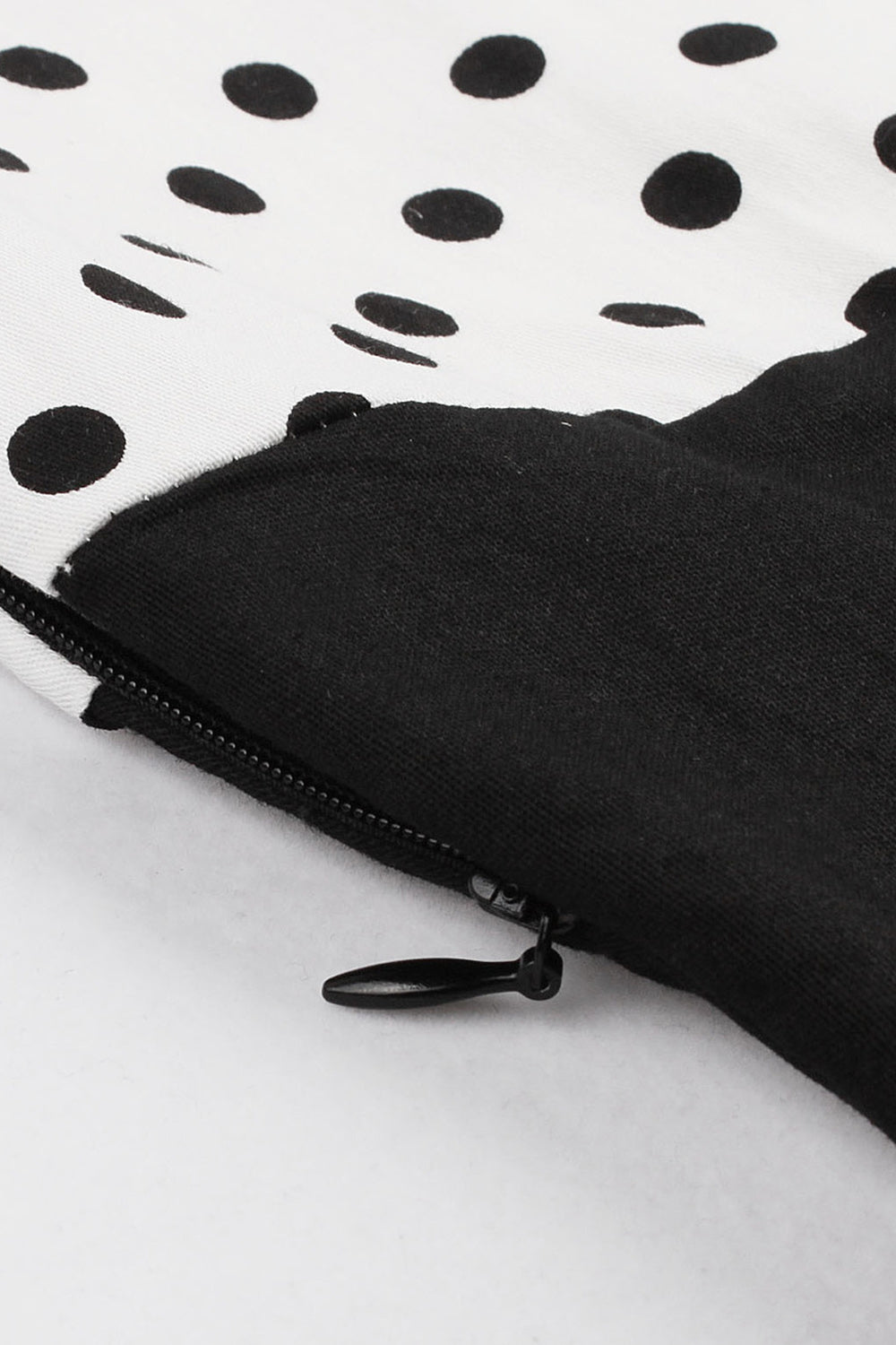 Robe noire à pois swing des années 50 à manches courtes