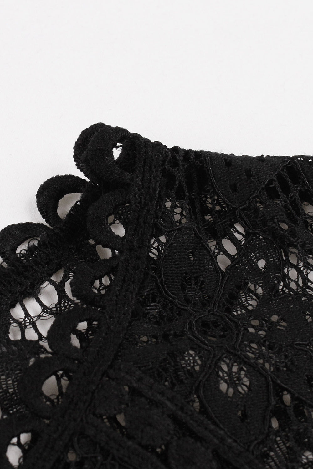 Robe noire swing des années 50 avec dentelle