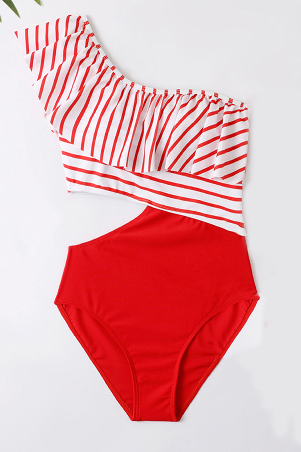 Maillot de bain rouge à rayures d’épaule avec volants