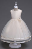 Col bateau Robe de fille blanche en tulle avec arc