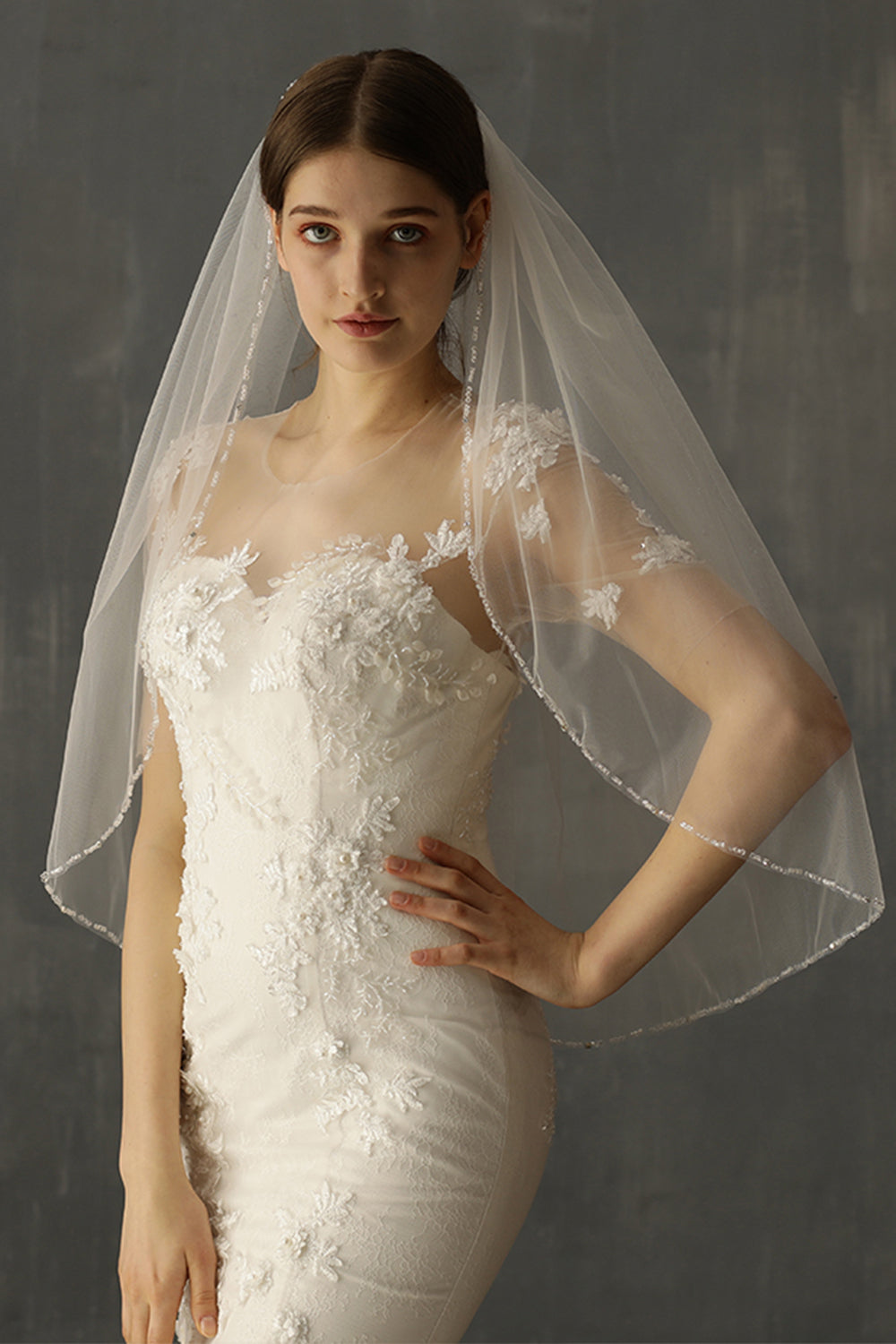Voile de mariée blanc perlé mi-long fait à la main