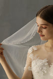 Voile de mariée blanc perlé mi-long fait à la main