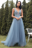 Robe de bal bleue longue ligne avec appliques