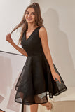 Robe de retour à la maison à col en V noir