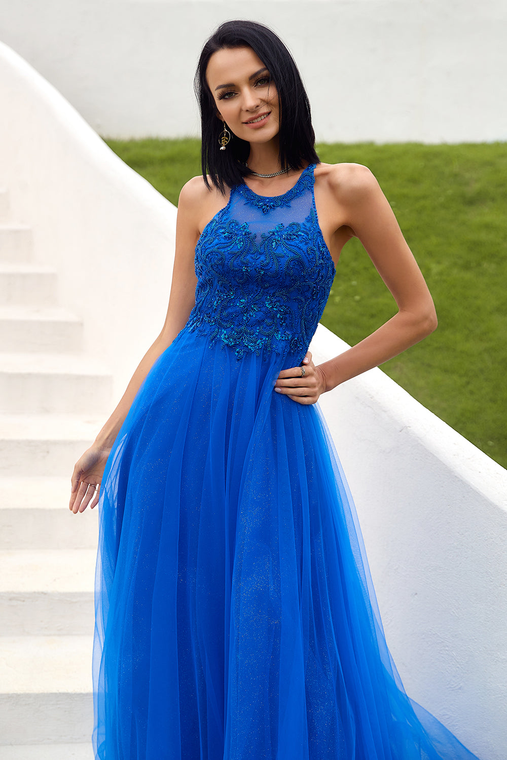 Robe de bal en tulle bleu royal avec appliques