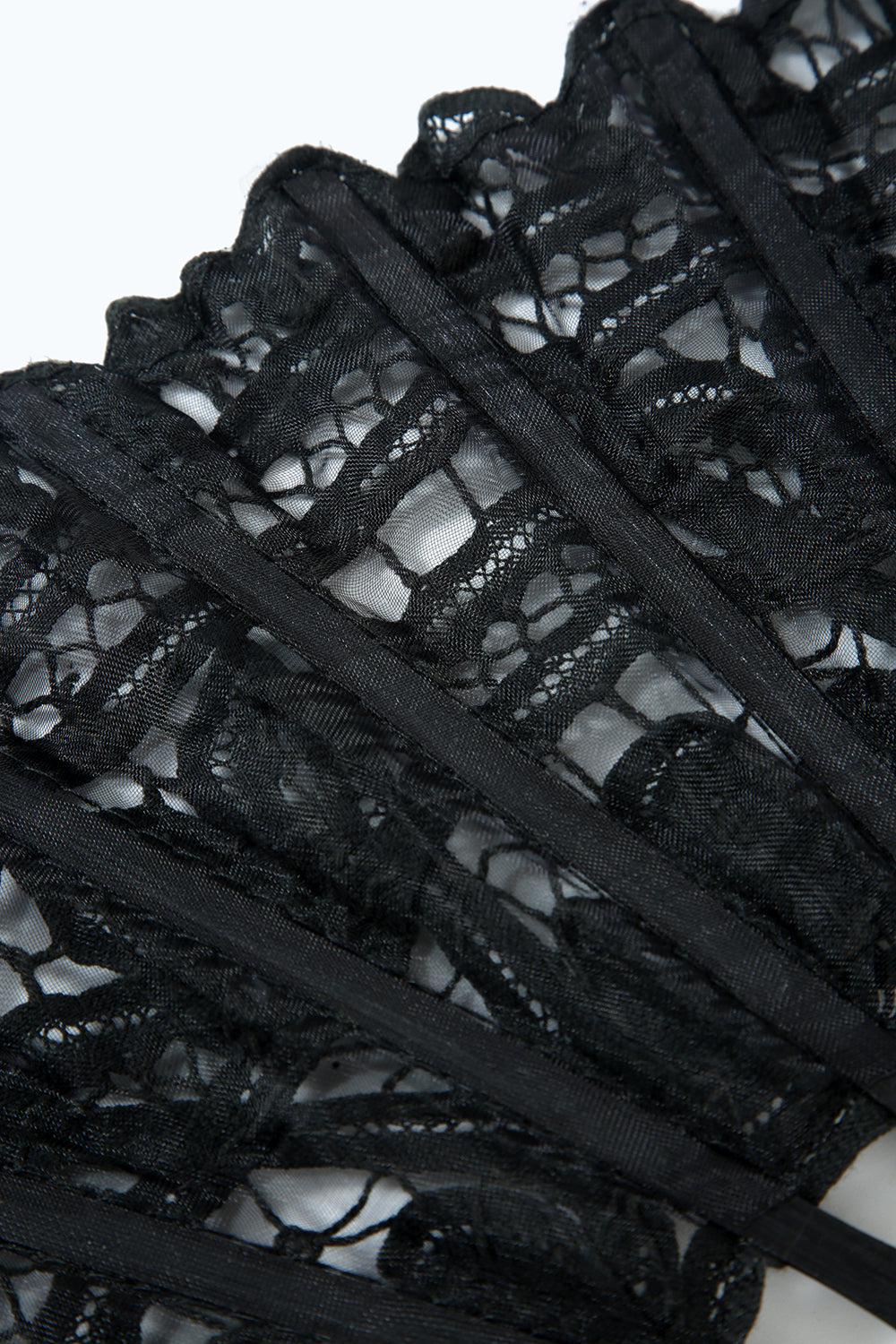 Ventilateur en dentelle creuse en ivoire des années 20 avec franges