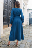 Robe décontractée bleue à col en V avec ceinture