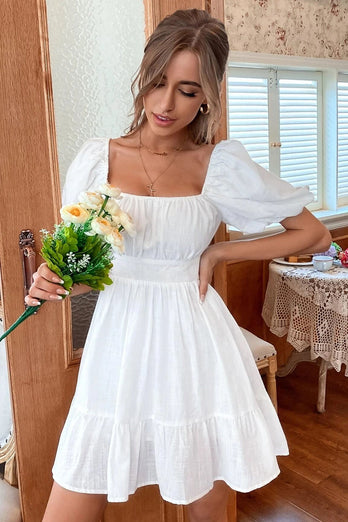 Mini robe d'été  à col carré blanc à manches courtes