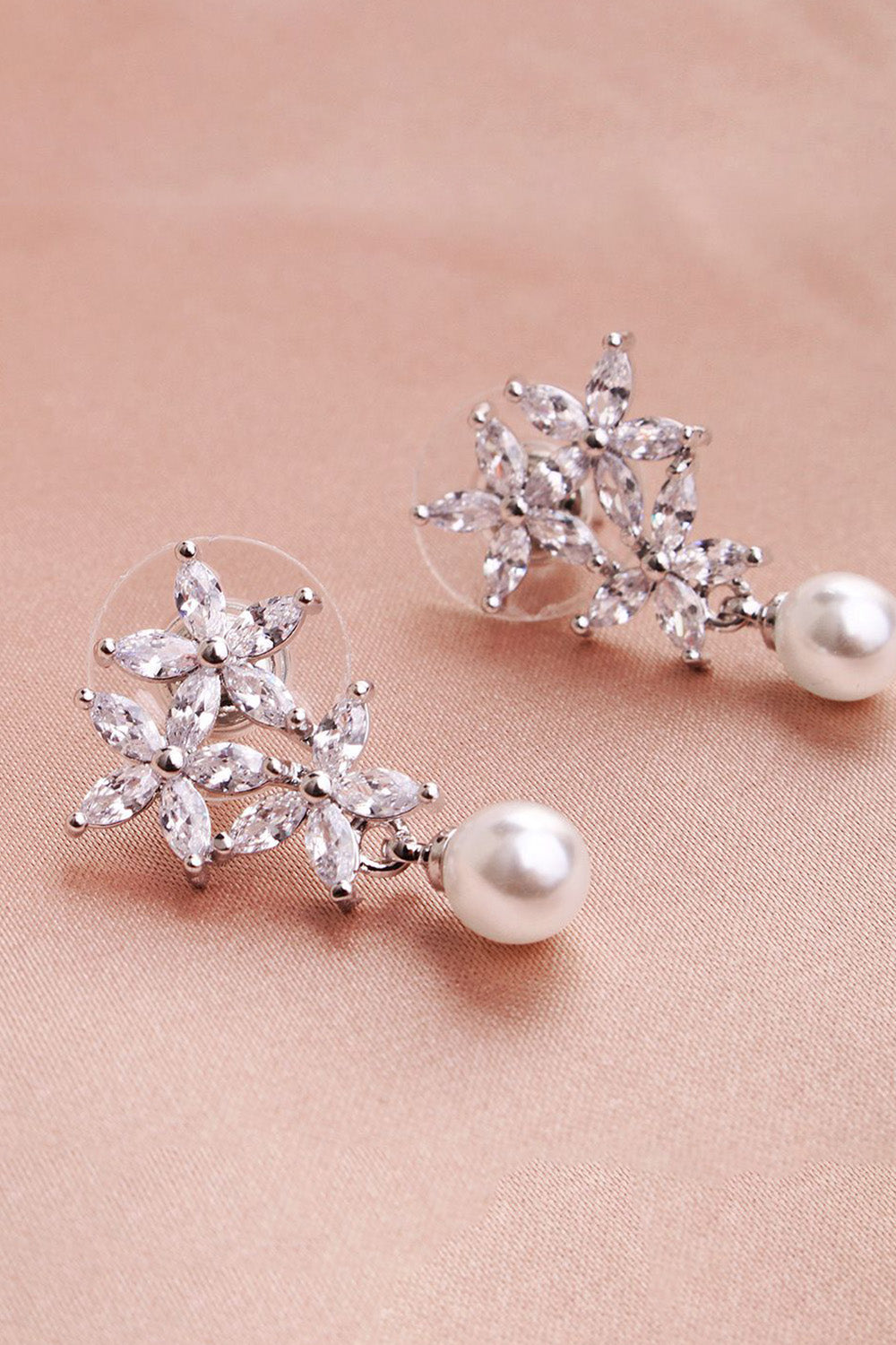 Boucles d’oreilles en pierre de strass Flower Pearl