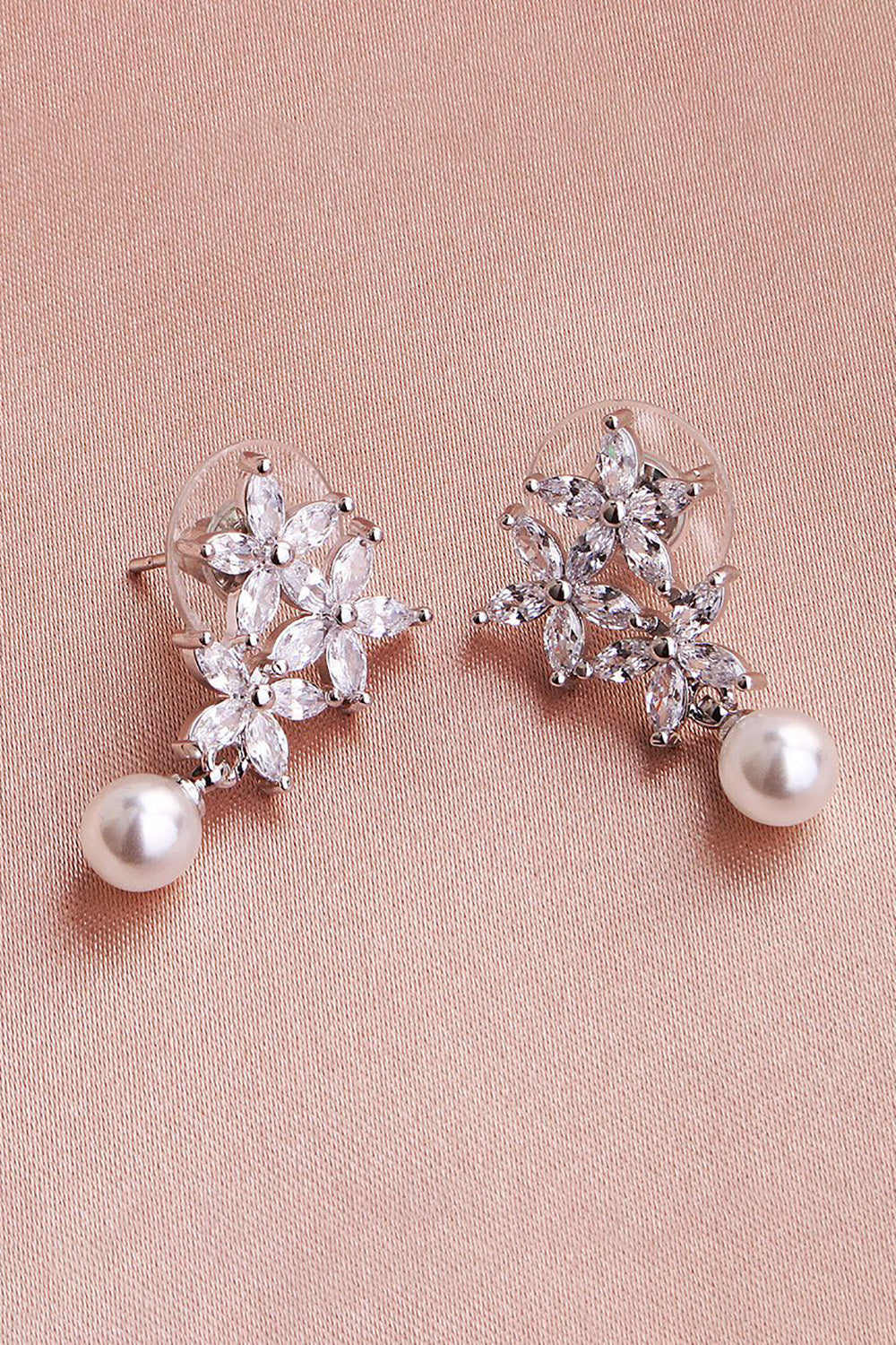 Boucles d’oreilles en pierre de strass Flower Pearl