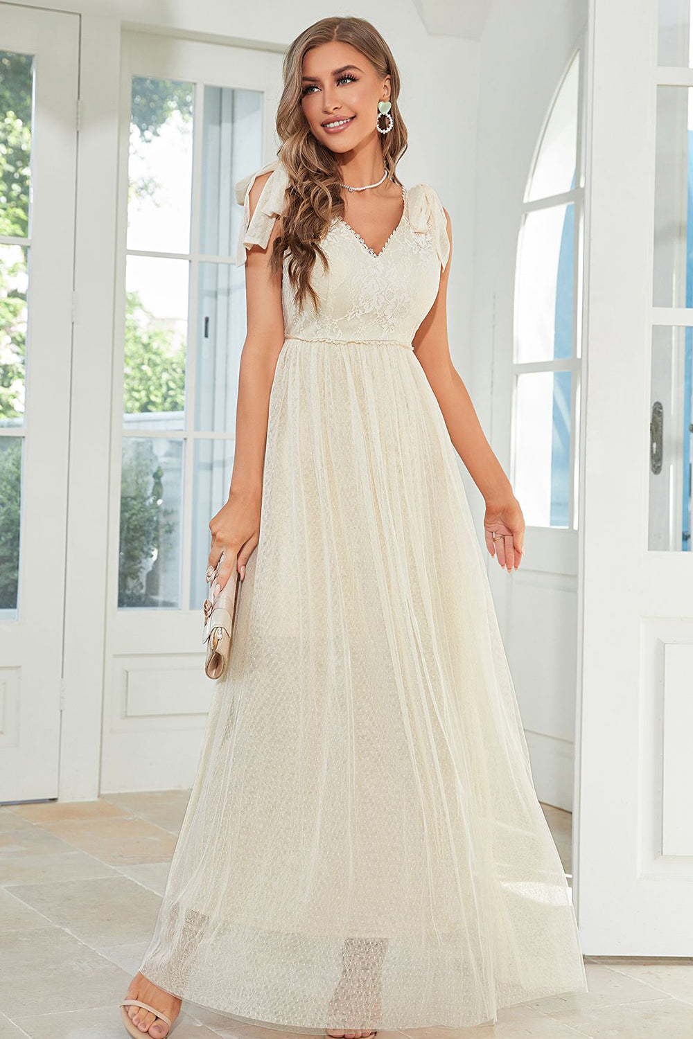 Robe d’invité de mariage longue en dentelle d’abricot avec nœud papillon