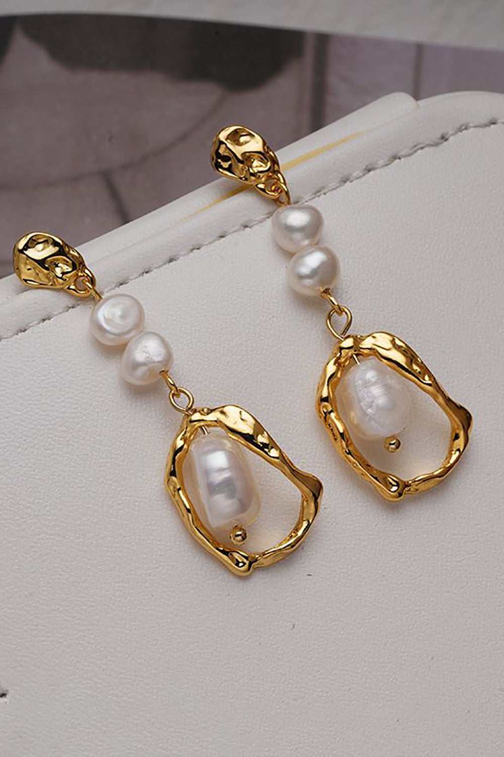 Boucles d’oreilles irrégulières Golden Pearl