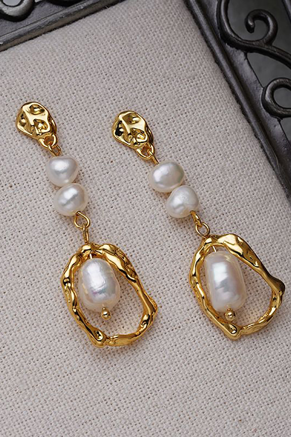 Boucles d’oreilles irrégulières Golden Pearl