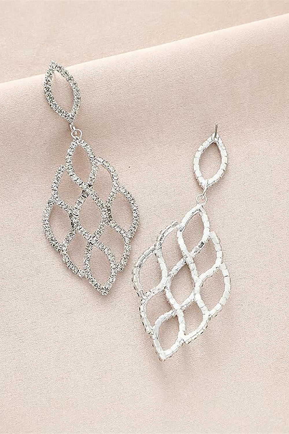 Boucles d’oreilles en strass découpées