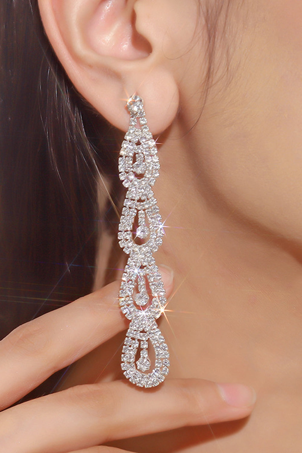 Boucles d’oreilles longues en strass argent