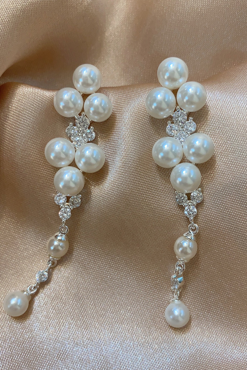 Boucles d’oreilles perles blanches