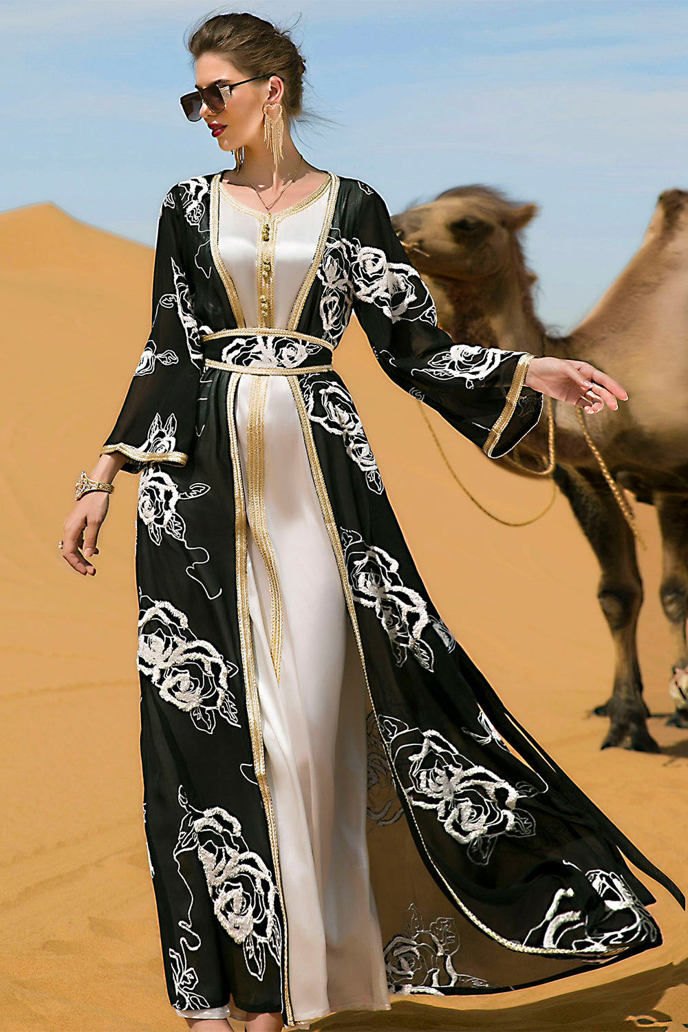 Broderie de fleurs noires et blanches Abaya