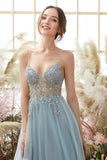 Robe de bal bleu clair en tulle