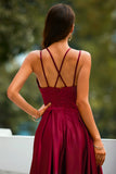Robe longue en satin bordeaux