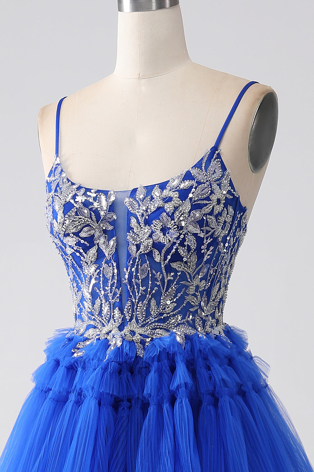 Robe de soirée bleu royal à plusieurs niveaux avec paillettes