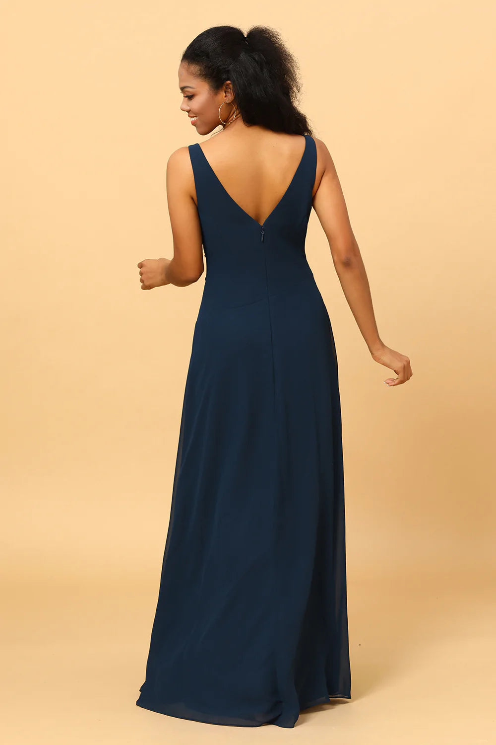 Navy V-Neck Chiffon Bridesmaid Robe avec volants
