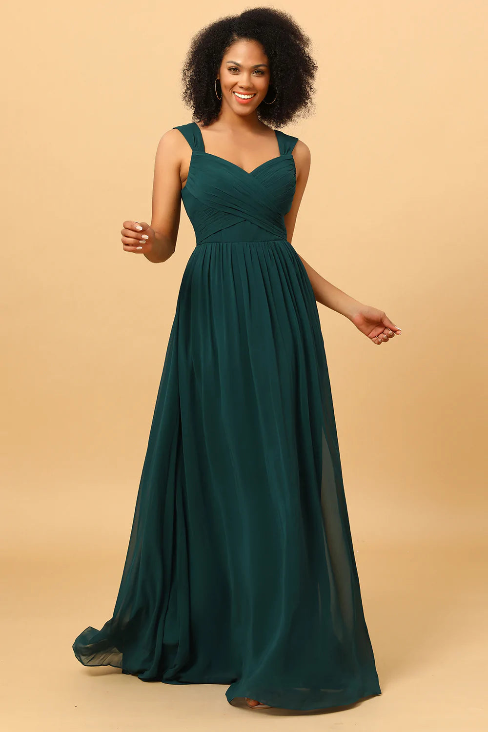 Robe de demoiselle d’honneur vert mousseline de soie avec volants