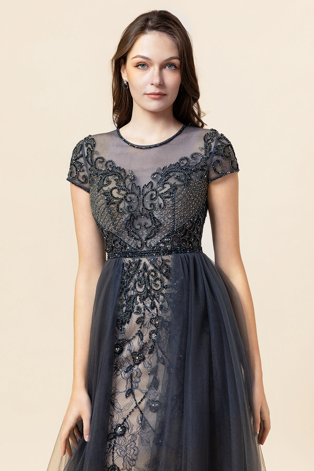 Robe longue longue perlée gris foncé scintillante