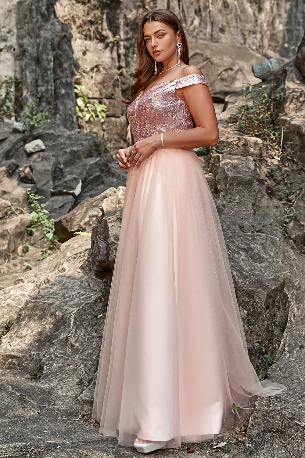 Une ligne de la robe de bal Shoulder Blush Plus