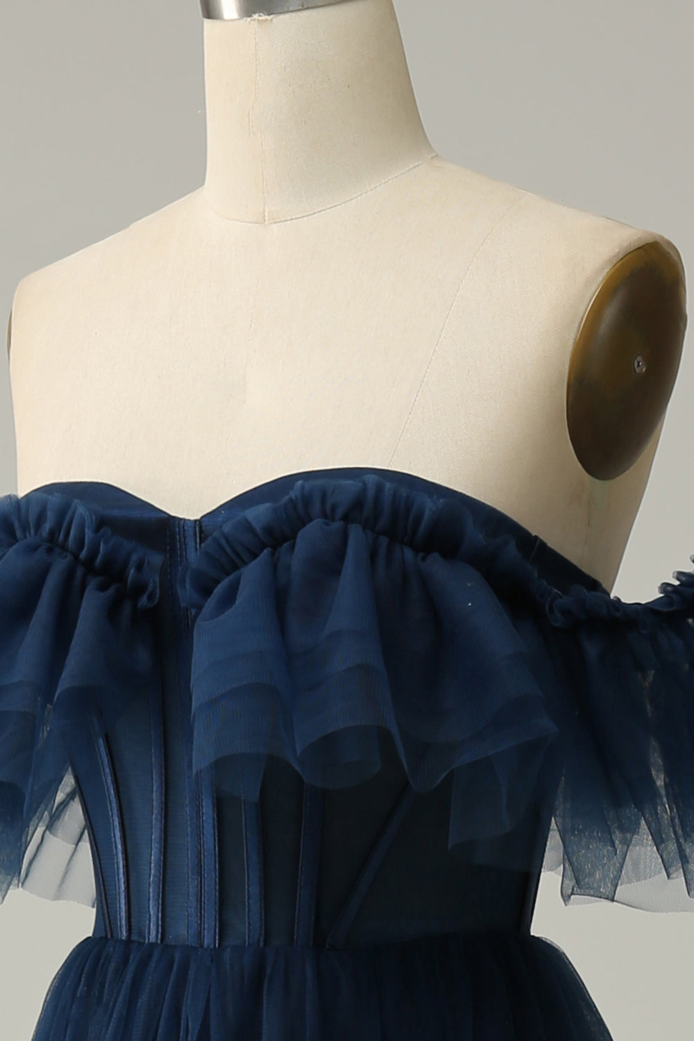 A-ligne hors de l'épaule sweetheart tulle bleu marine longue robe de soirée