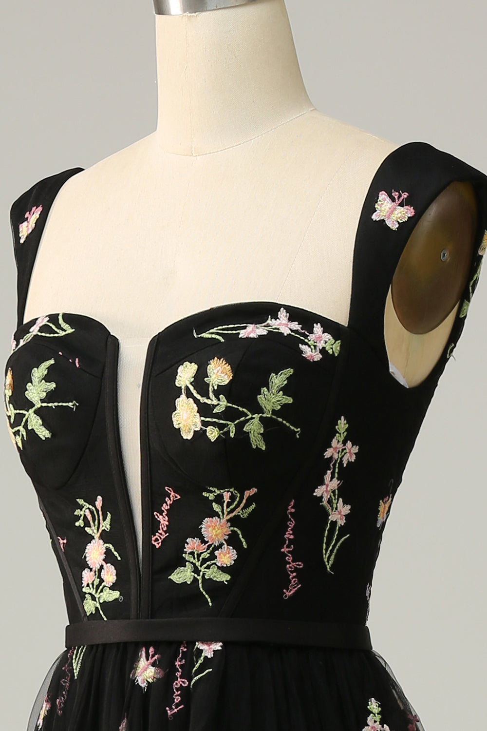 Une robe de soirée longue verte Sweetheart Line avec broderie