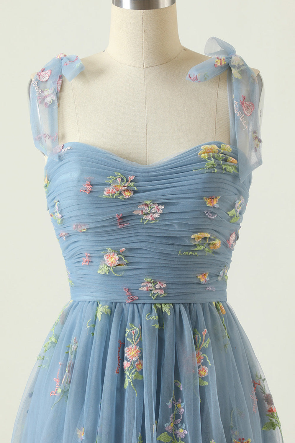 Robe de soirée longue bleue grise avec broderie