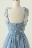 Robe de soirée longue bleue grise avec broderie
