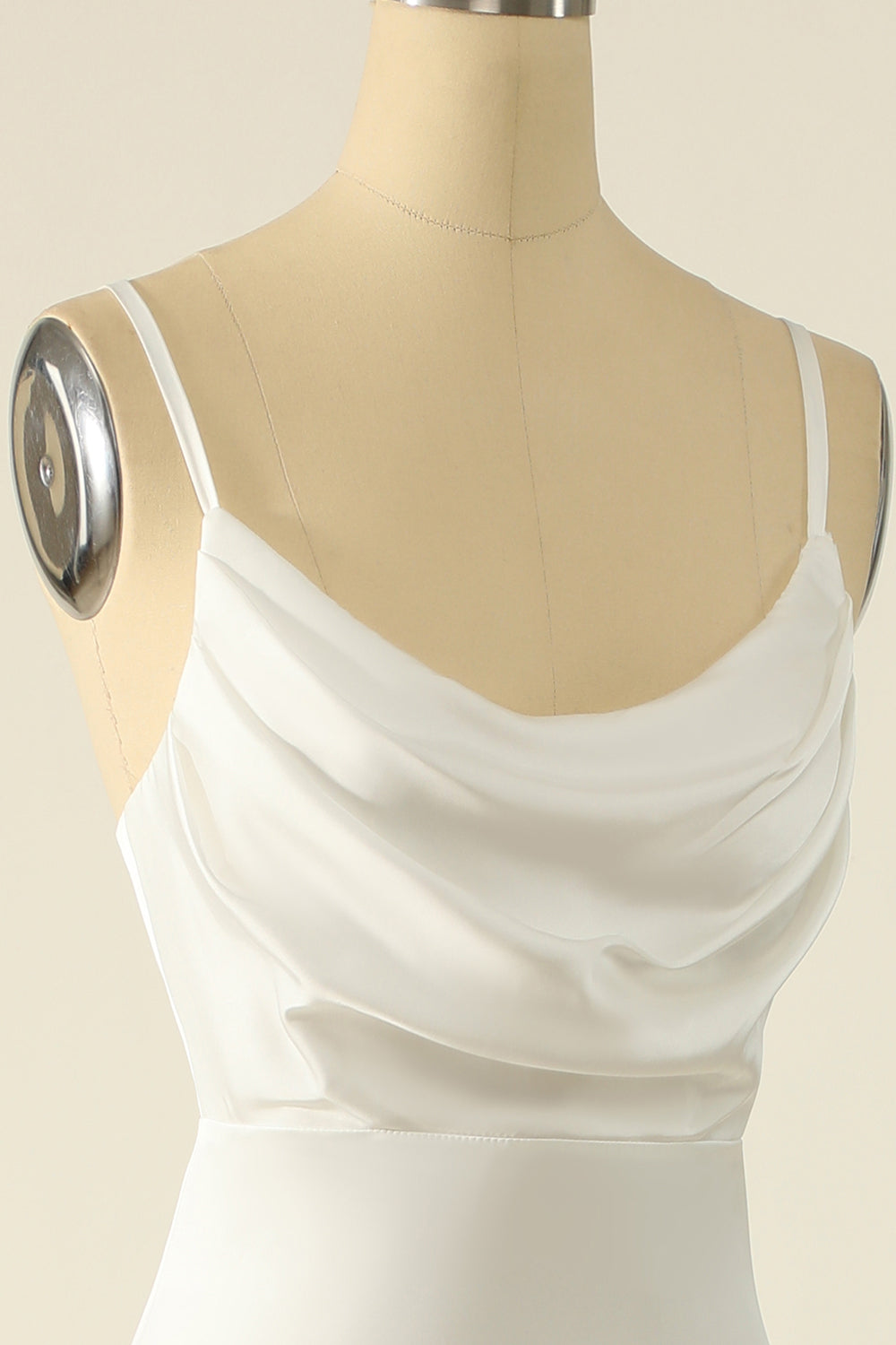 Robe de bal simple en satin ivoire
