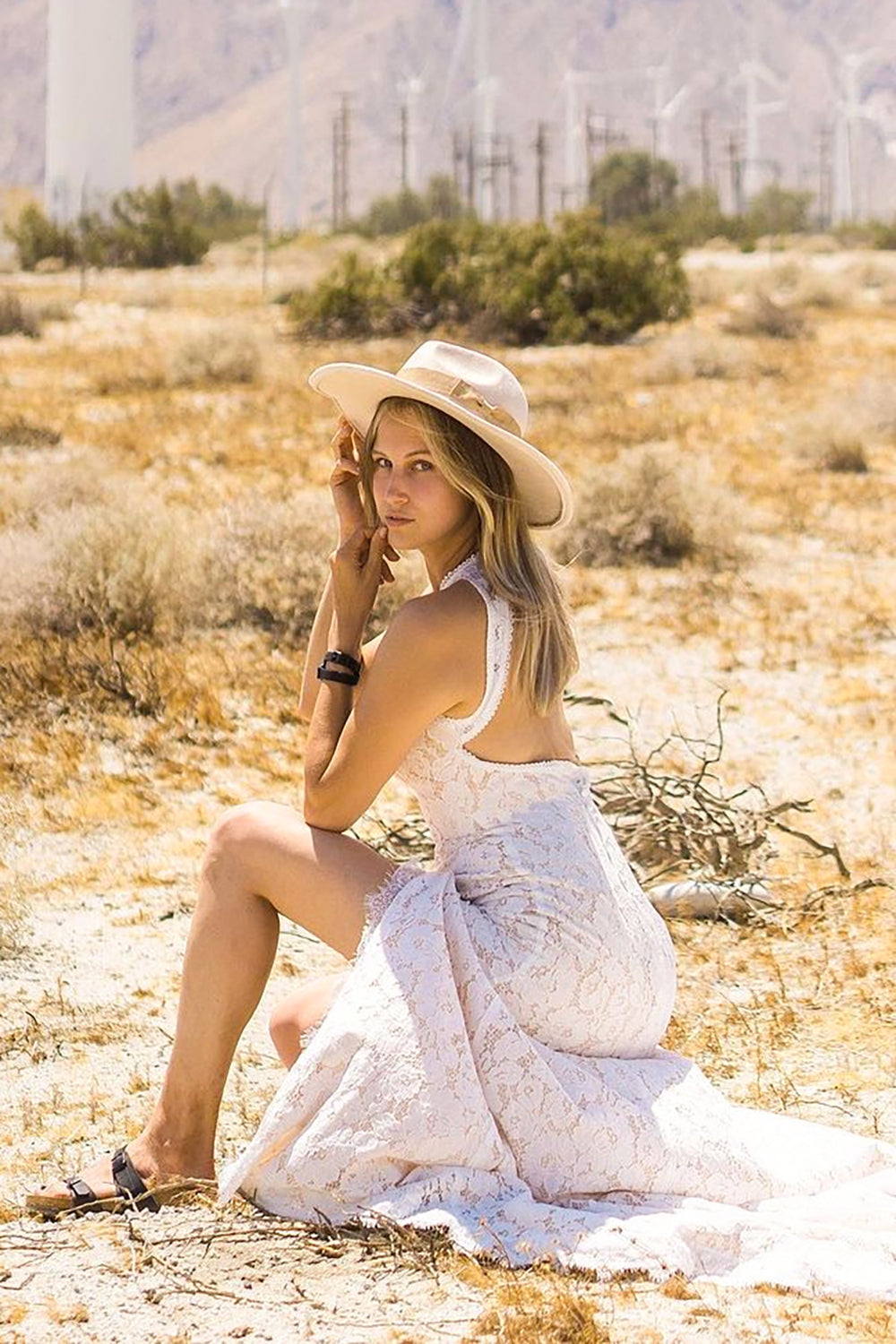 Robe de mariée en dentelle Boho à dos ouvert ivoire