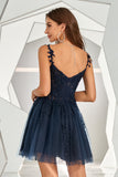 Robe de cocktail courte sans dos marine avec appliques