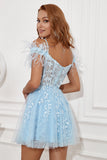 Robe de retour à la maison bleue avec des plumes