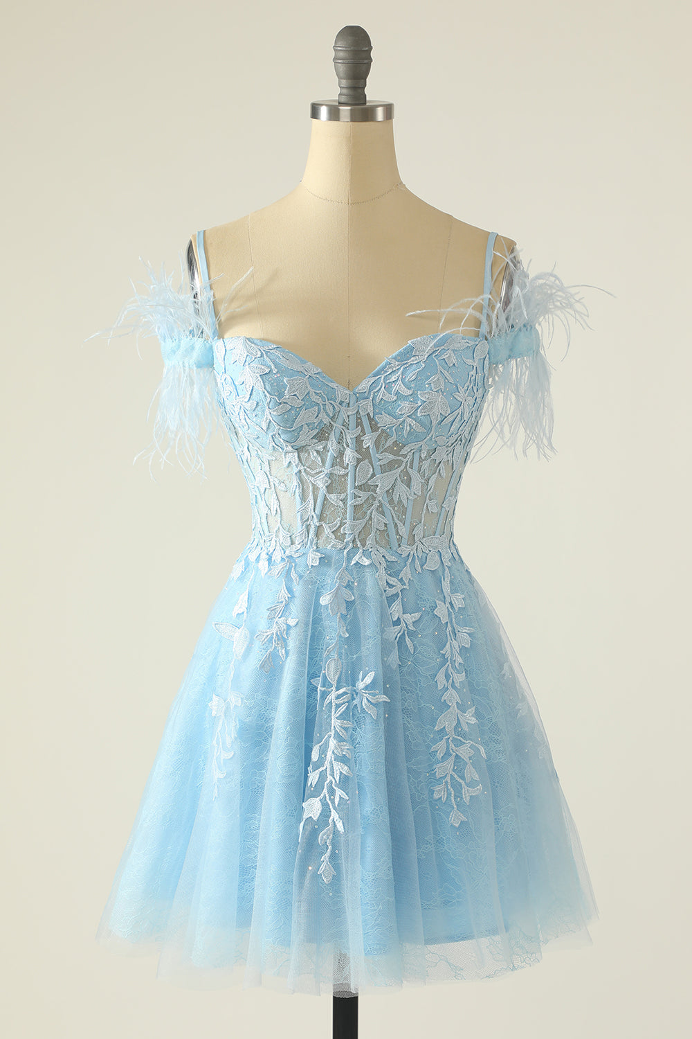 Lavande Off Shoulder Robe de retour à la maison avec des plumes