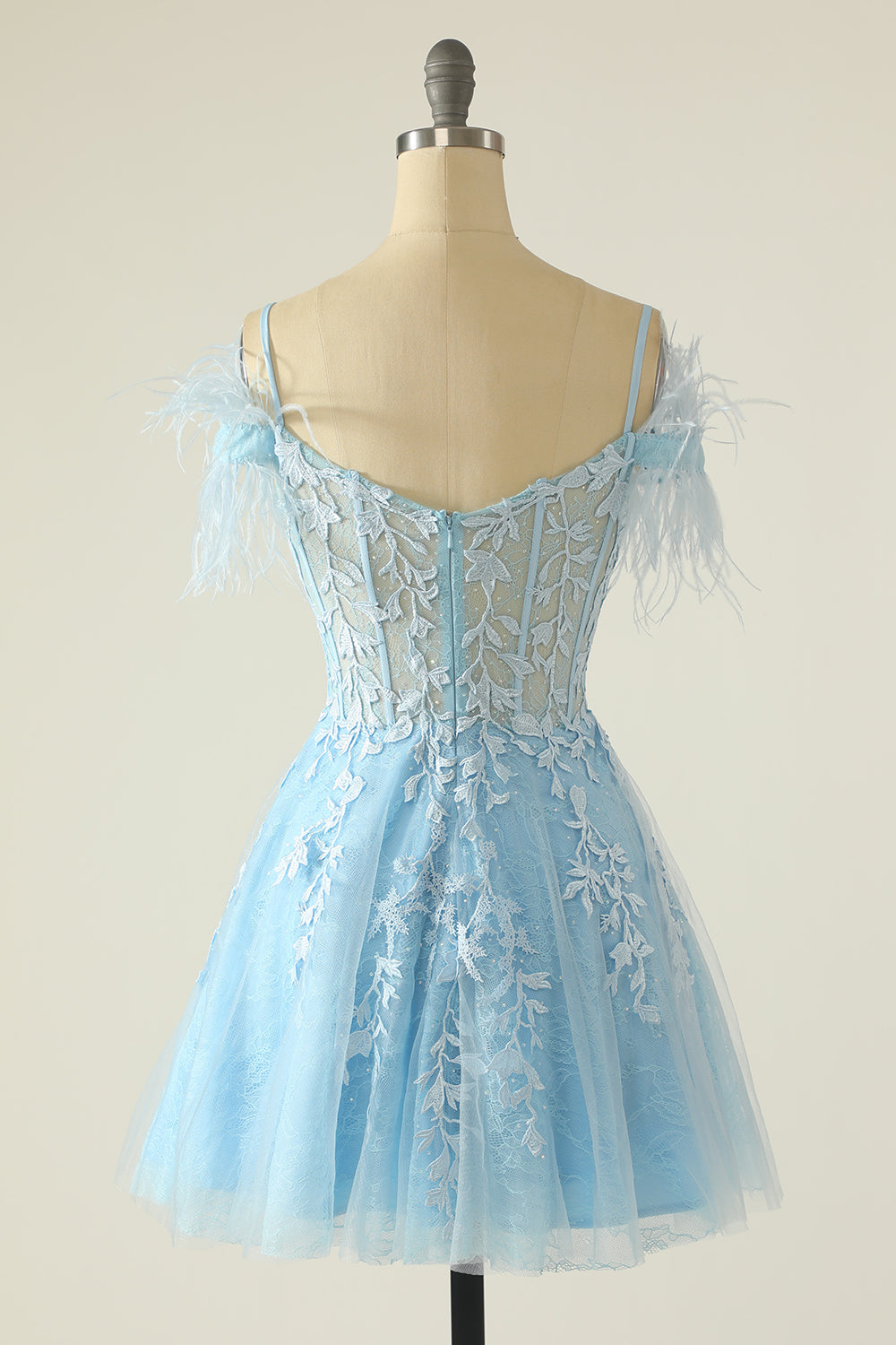 Lavande Off Shoulder Robe de retour à la maison avec des plumes