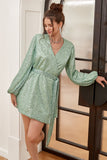 Robe de retour de style wrap vert avec manches longues